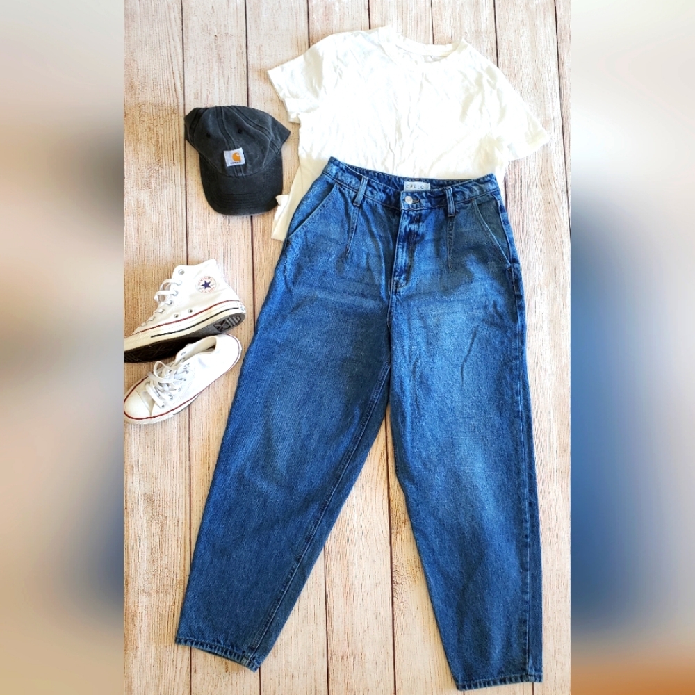 Cello high waisted pleated mom jeans size 7